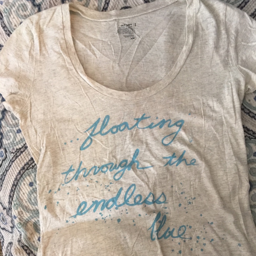 Old Navy Tee 💙🌊
